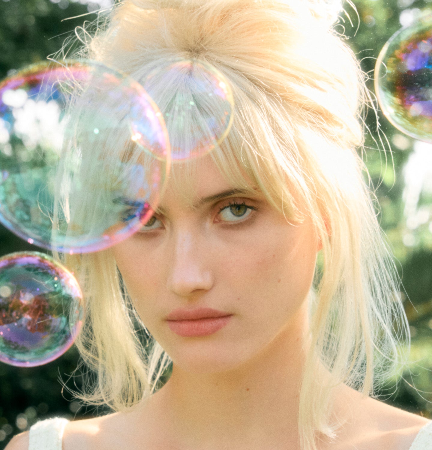 Model showing a clean canvas.
